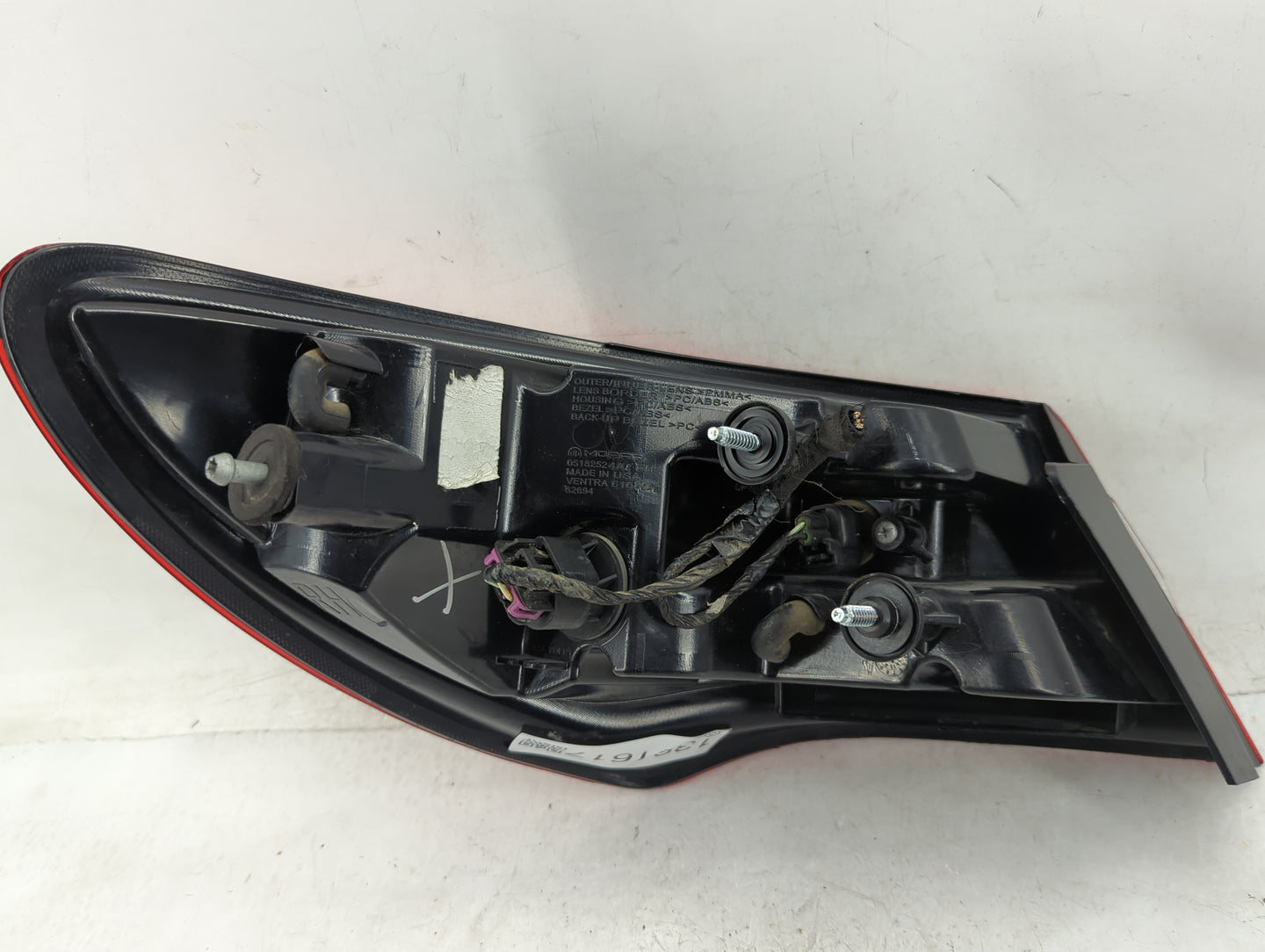 2011-2014 Chrysler 200 Tail Light Assembly Passenger Right OEM Fits Fits 2011 2012 2013 2014 OEM Used Auto Parts - Oemusedau