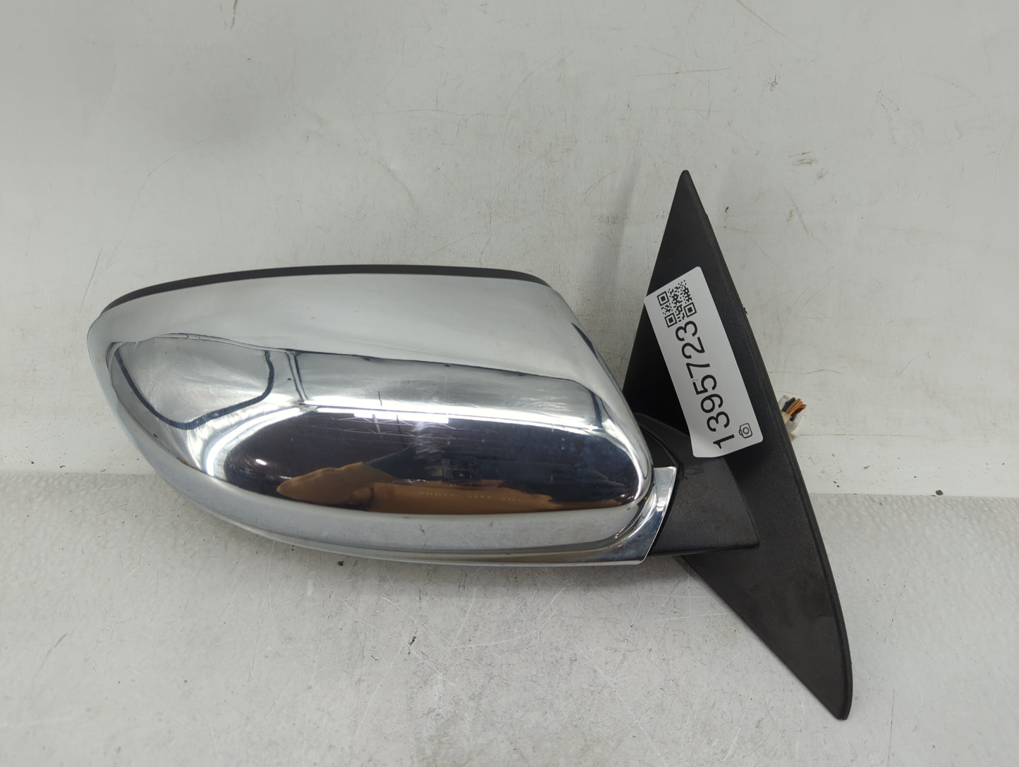 2011-2014 Chrysler 200 Passenger Side View Mirror - Right Door Mirror OEM Used - Oemusedautoparts1.com