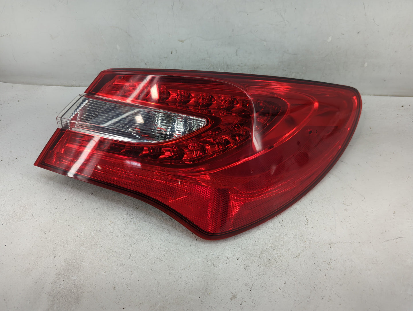 2011-2014 Chrysler 200 Tail Light Assembly Passenger Right OEM P/N:05182524AE Fits Fits 2011 2012 2013 2014 OEM Used Auto Pa