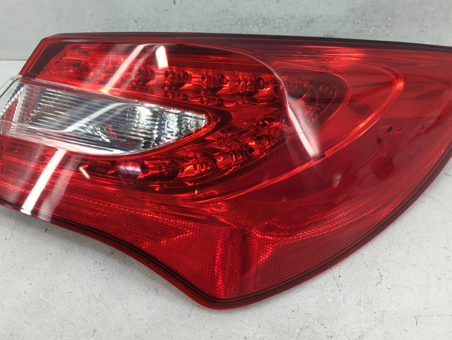 2011-2014 Chrysler 200 Tail Light Assembly Passenger Right OEM P/N:05182524AE Fits Fits 2011 2012 2013 2014 OEM Used Auto Pa