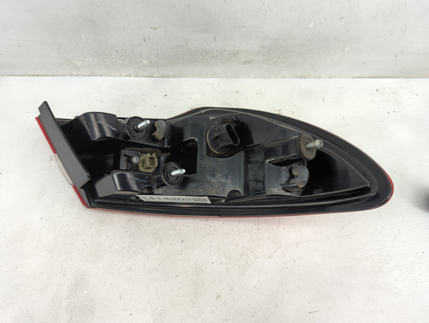2011-2014 Chrysler 200 Tail Light Assembly Passenger Right OEM P/N:05182524AE Fits Fits 2011 2012 2013 2014 OEM Used Auto Pa