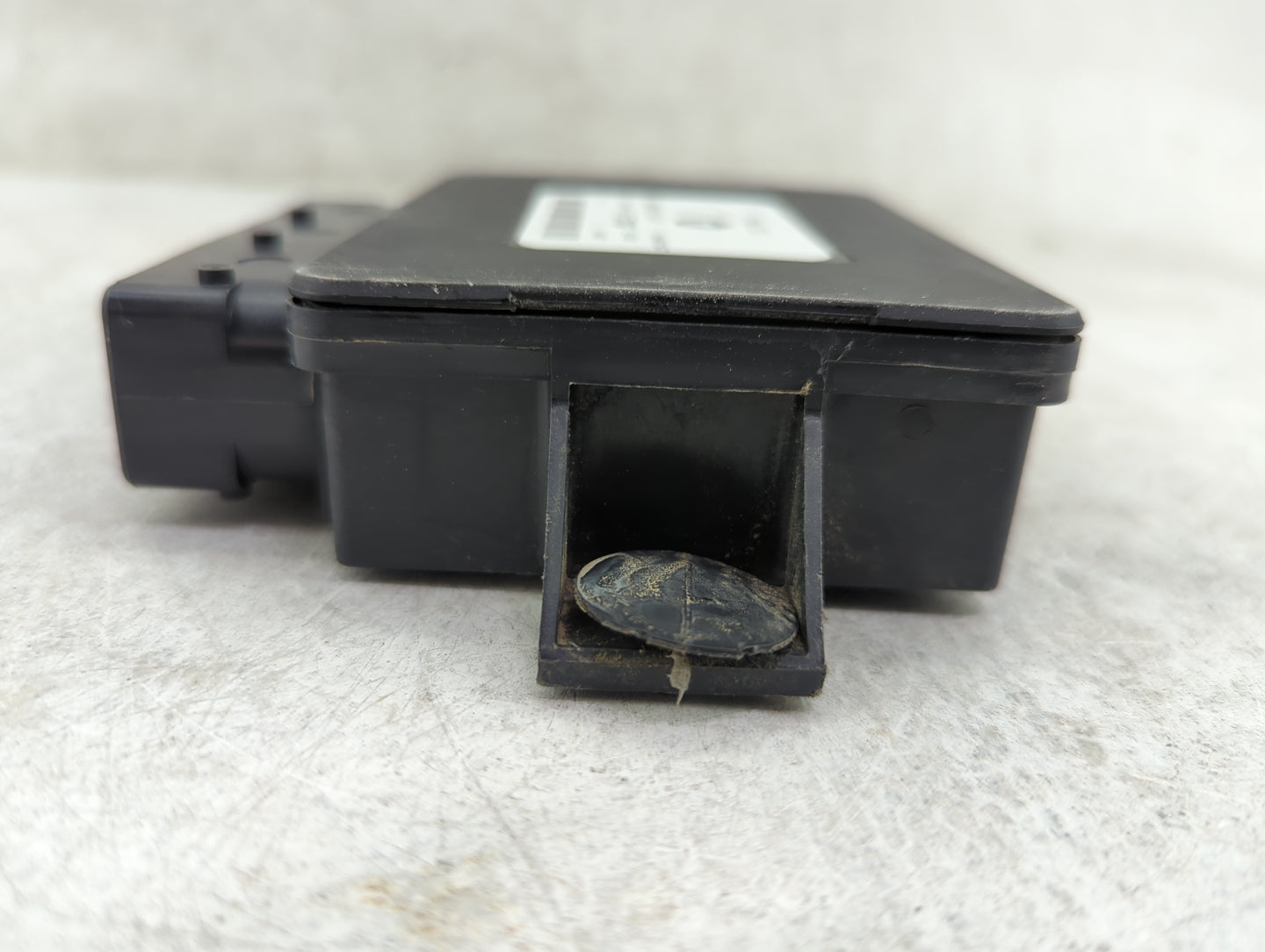 2015-2017 Chrysler 200 Parking Brake Control Module 1464511 - Oemusedautoparts1.com