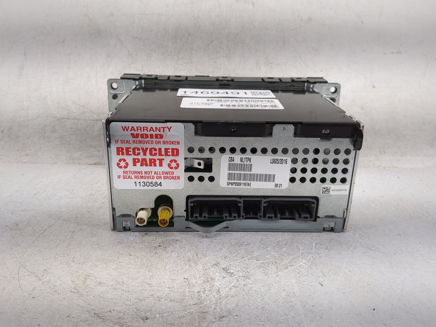 2013-2014 Chrysler 200 Radio AM FM Cd Player Receiver Replacement P/N:P05091197AE Fits Fits 2013 2014 OEM Used Auto Parts - 