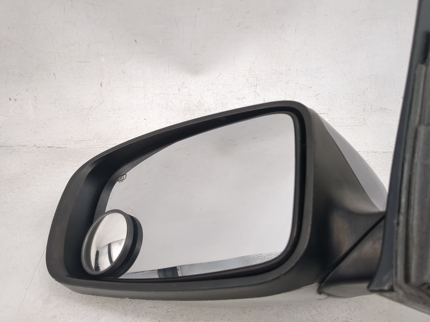 2011-2014 Chrysler 200 Driver Side View Mirror - Left Door Mirror OEM Used - Oemusedautoparts1.com