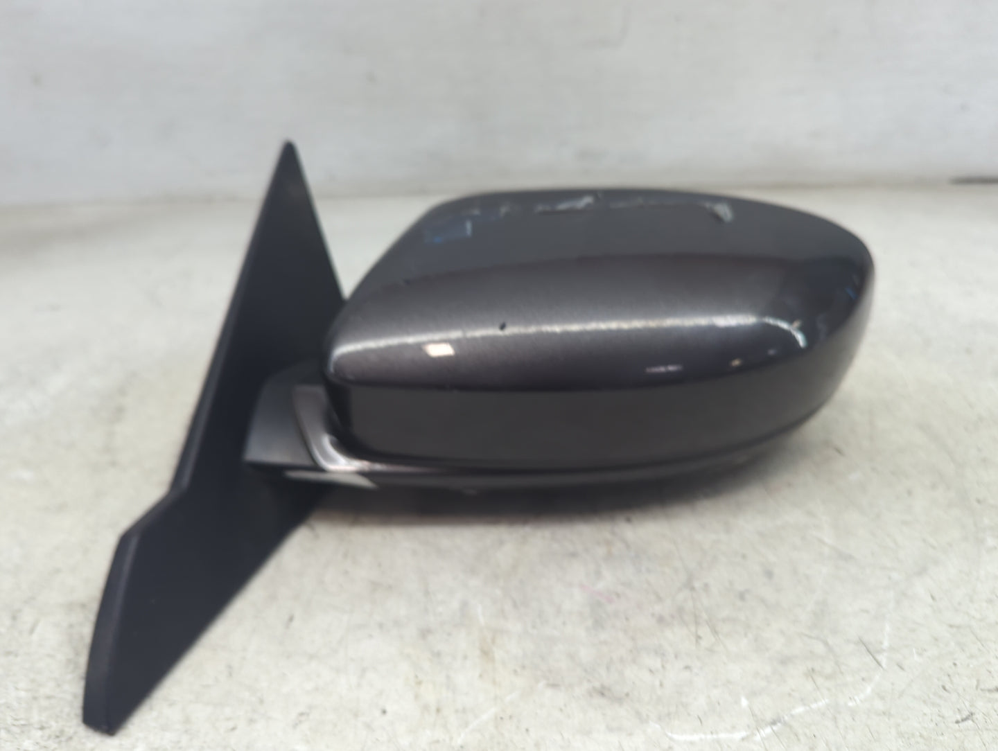 2011-2014 Chrysler 200 Driver Side View Mirror - Left Door Mirror OEM Used - Oemusedautoparts1.com