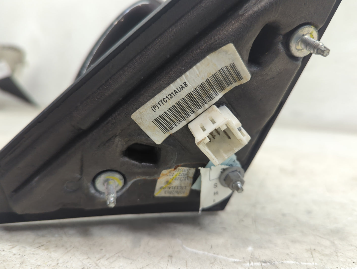2011-2014 Chrysler 200 Driver Side View Mirror - Left Door Mirror OEM Used - Oemusedautoparts1.com