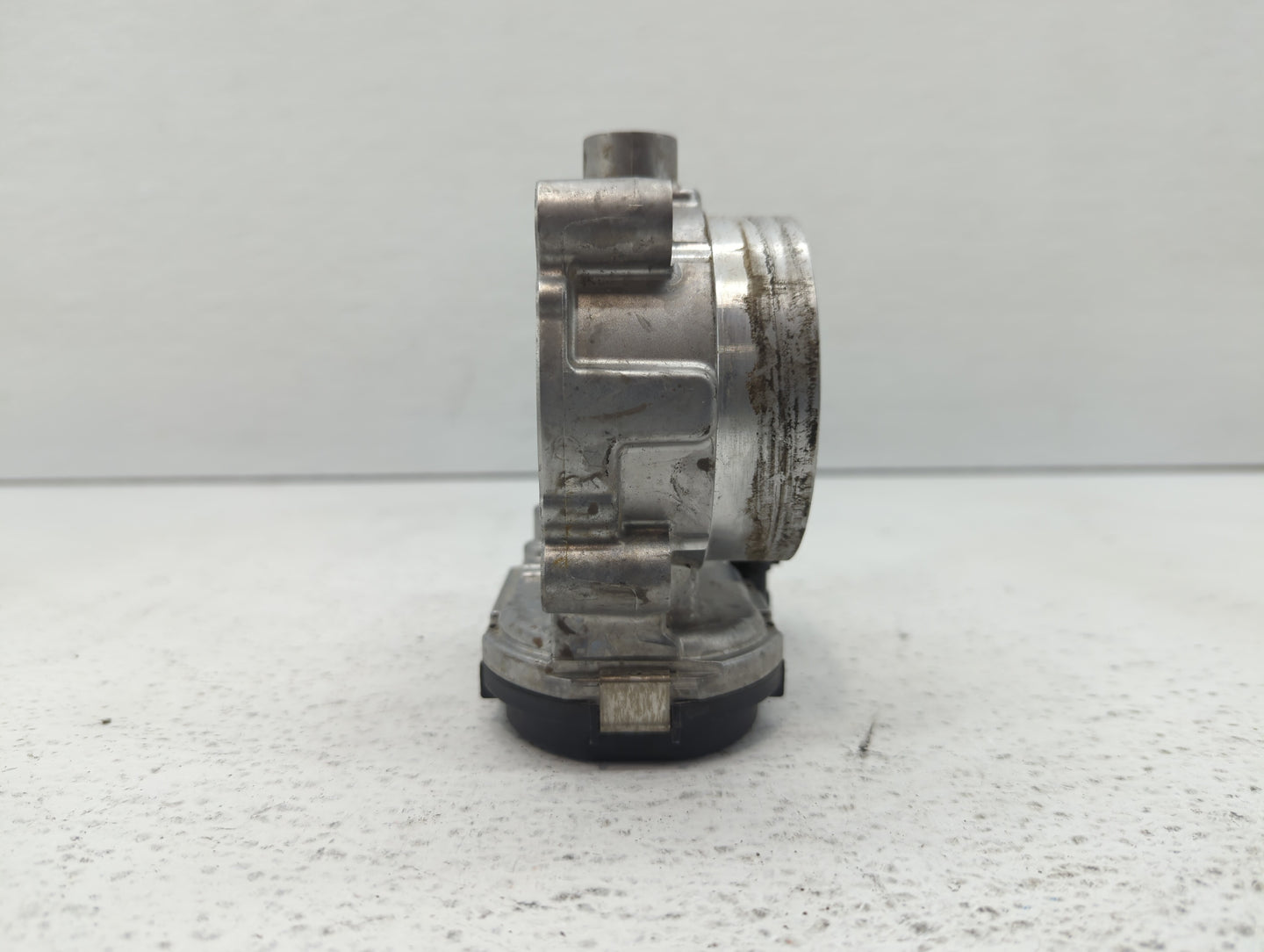 2011-2017 Chrysler 200 Throttle Body P/N:05184349AC 05184349AF Fits OEM Used Auto Parts - Oemusedautoparts1.com