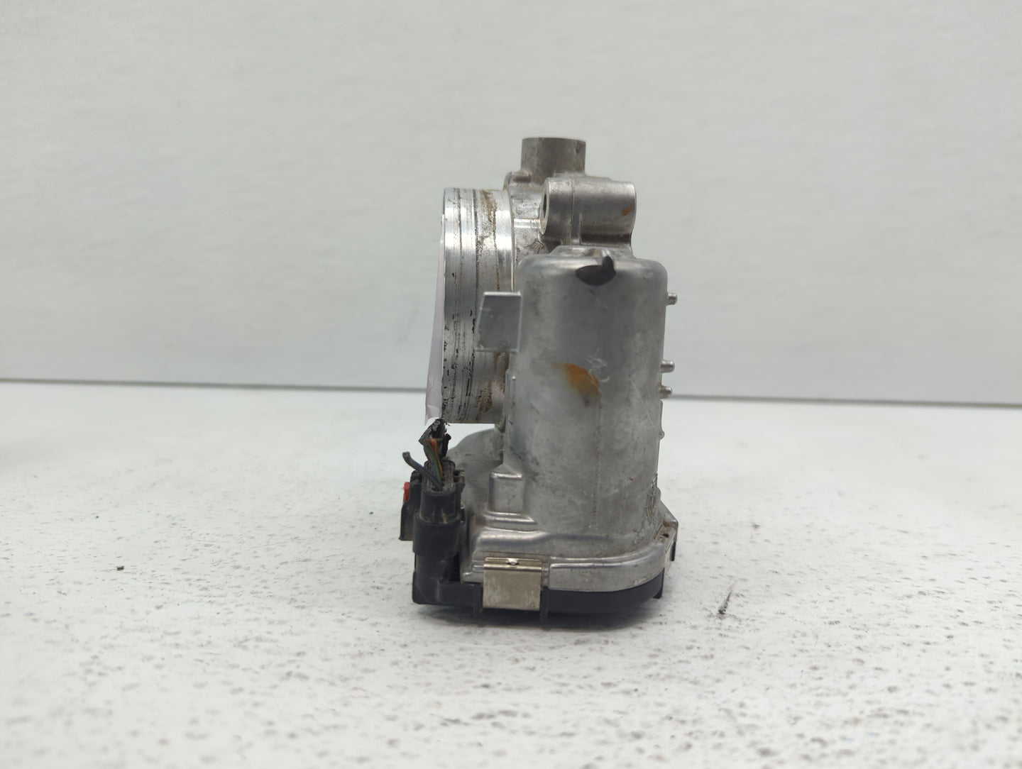 2011-2017 Chrysler 200 Throttle Body P/N:05184349AC 05184349AF Fits OEM Used Auto Parts - Oemusedautoparts1.com