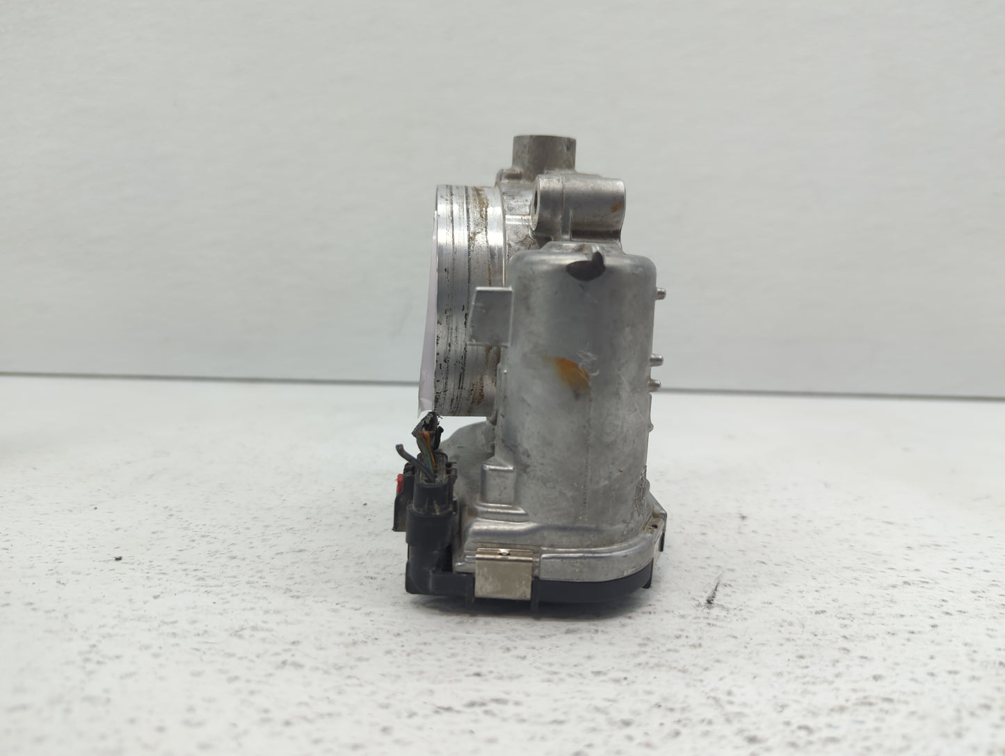 2011-2017 Chrysler 200 Throttle Body P/N:05184349AC 05184349AF Fits OEM Used Auto Parts - Oemusedautoparts1.com