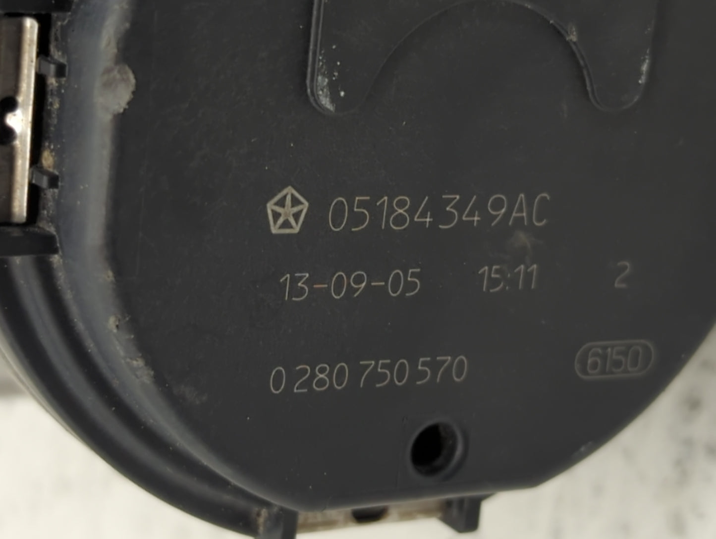 2011-2017 Chrysler 200 Throttle Body P/N:05184349AC 05184349AF Fits OEM Used Auto Parts - Oemusedautoparts1.com