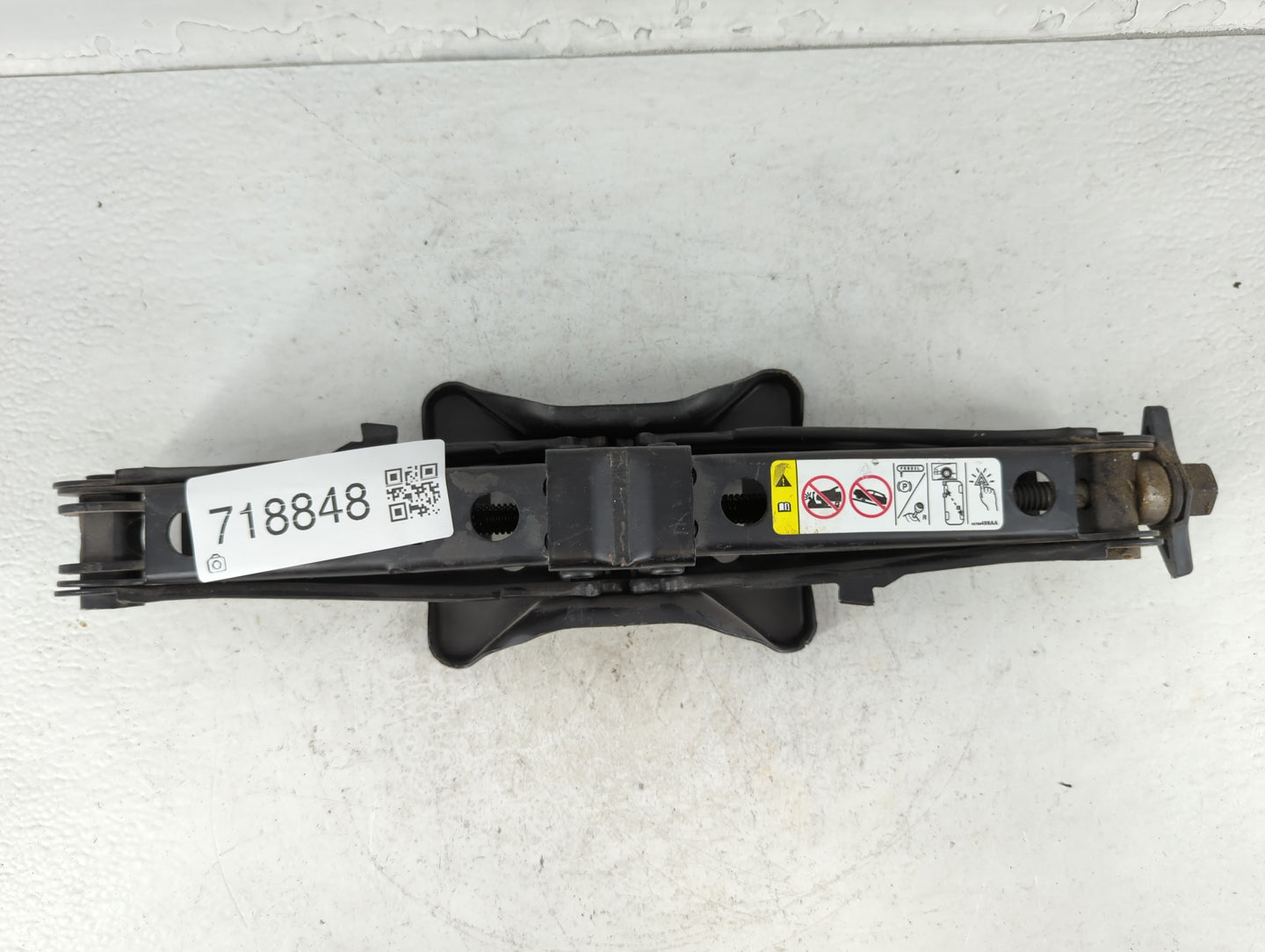 2014 Chrysler 200 Spare Scissor Car Jack - Oemusedautoparts1.com