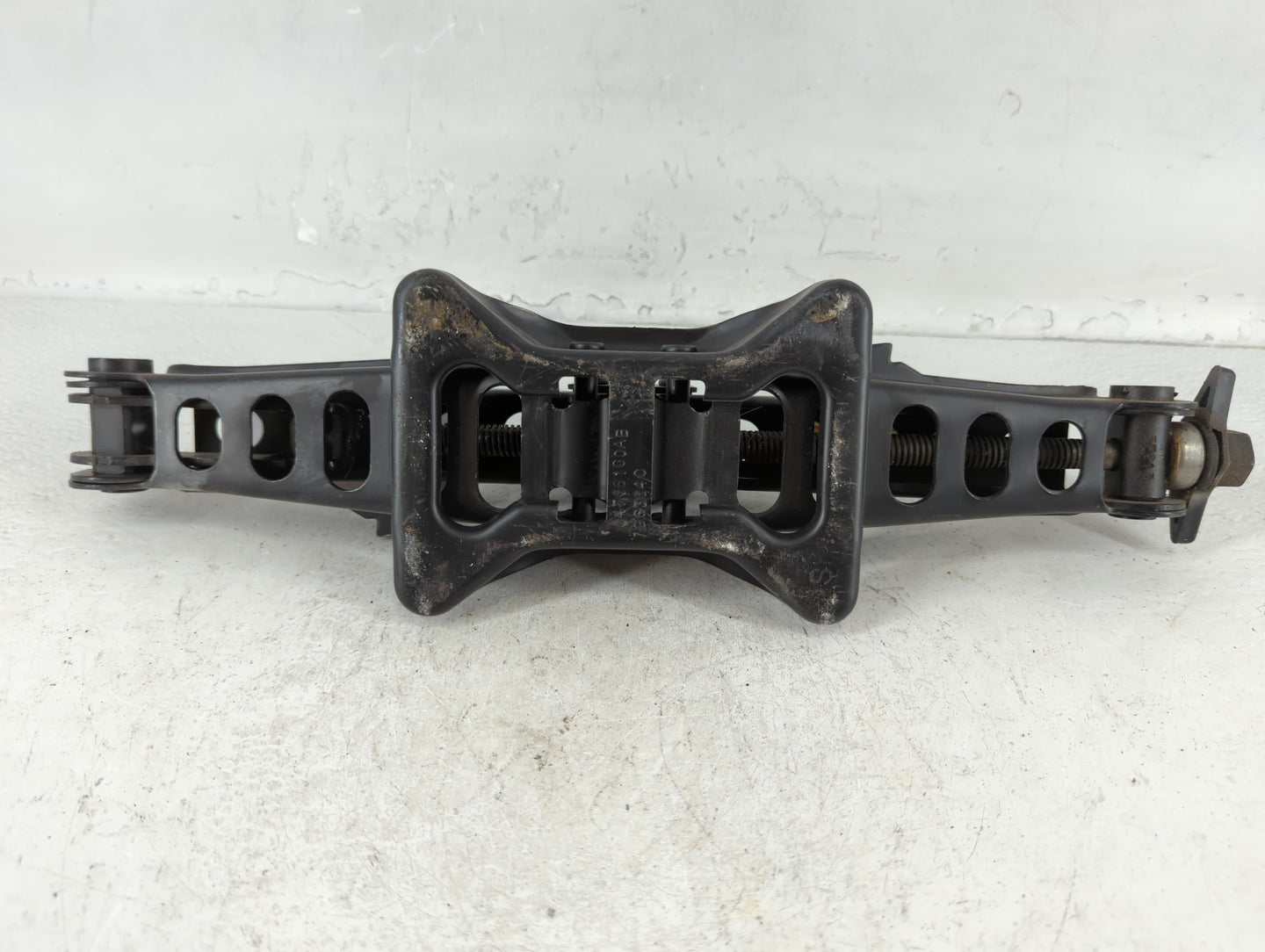 2014 Chrysler 200 Spare Scissor Car Jack - Oemusedautoparts1.com