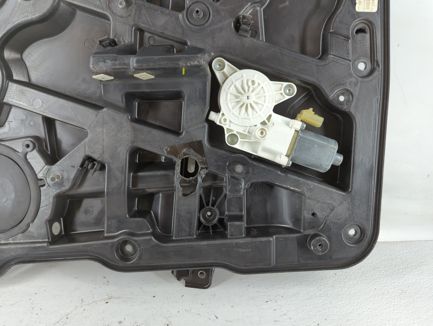 2011-2014 Chrysler 200 Used Window Regulator Right Passenger Rear Ebony - Oemusedautoparts1.com