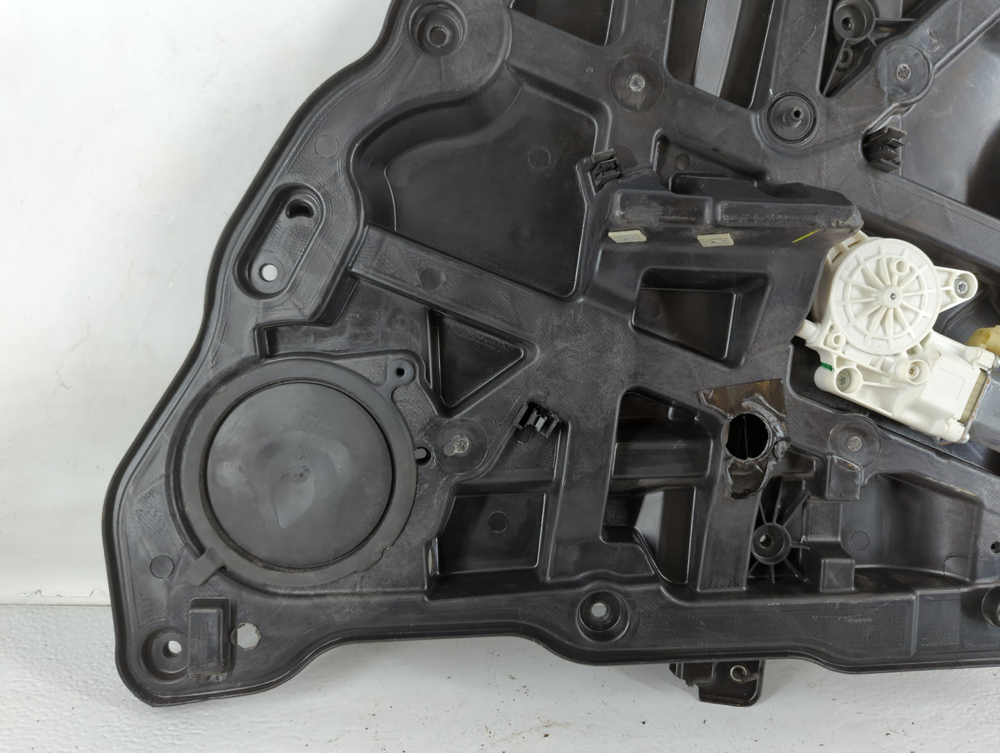 2011-2014 Chrysler 200 Used Window Regulator Right Passenger Rear Ebony - Oemusedautoparts1.com