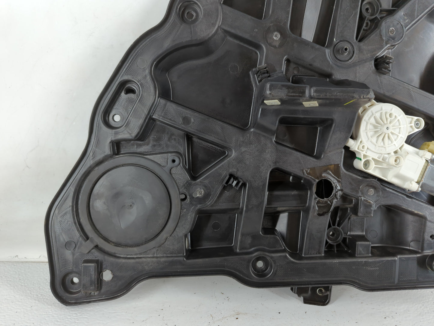 2011-2014 Chrysler 200 Used Window Regulator Right Passenger Rear Ebony - Oemusedautoparts1.com