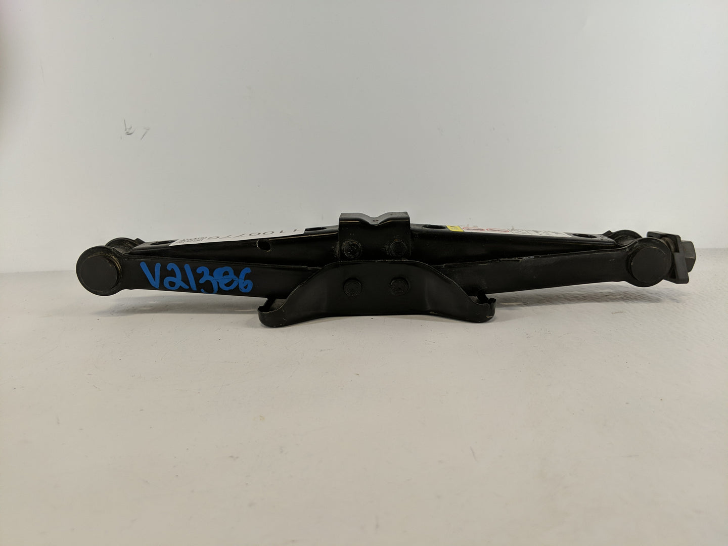2014 Chrysler 300 Spare Scissor Car Jack - Oemusedautoparts1.com