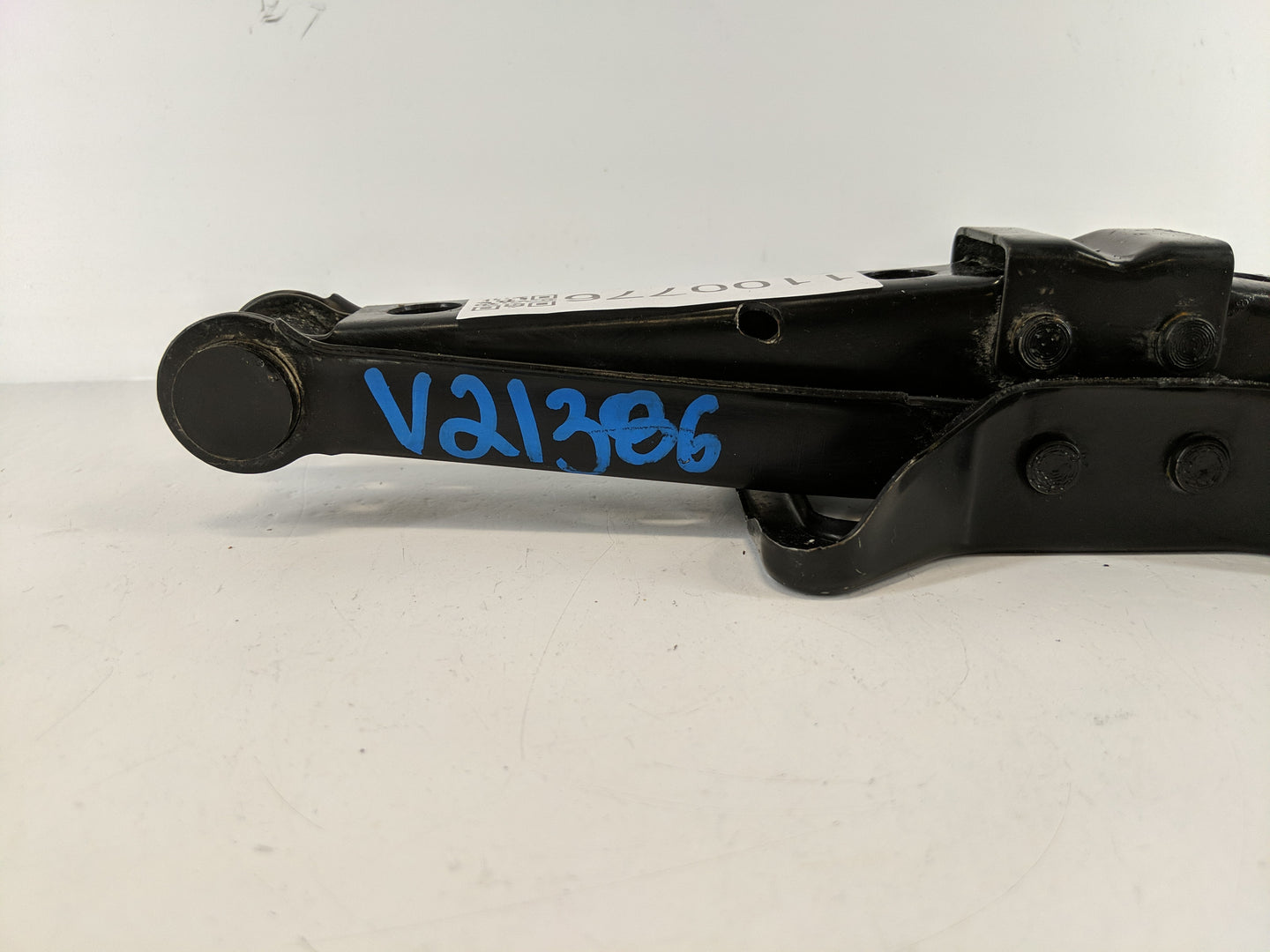 2014 Chrysler 300 Spare Scissor Car Jack - Oemusedautoparts1.com