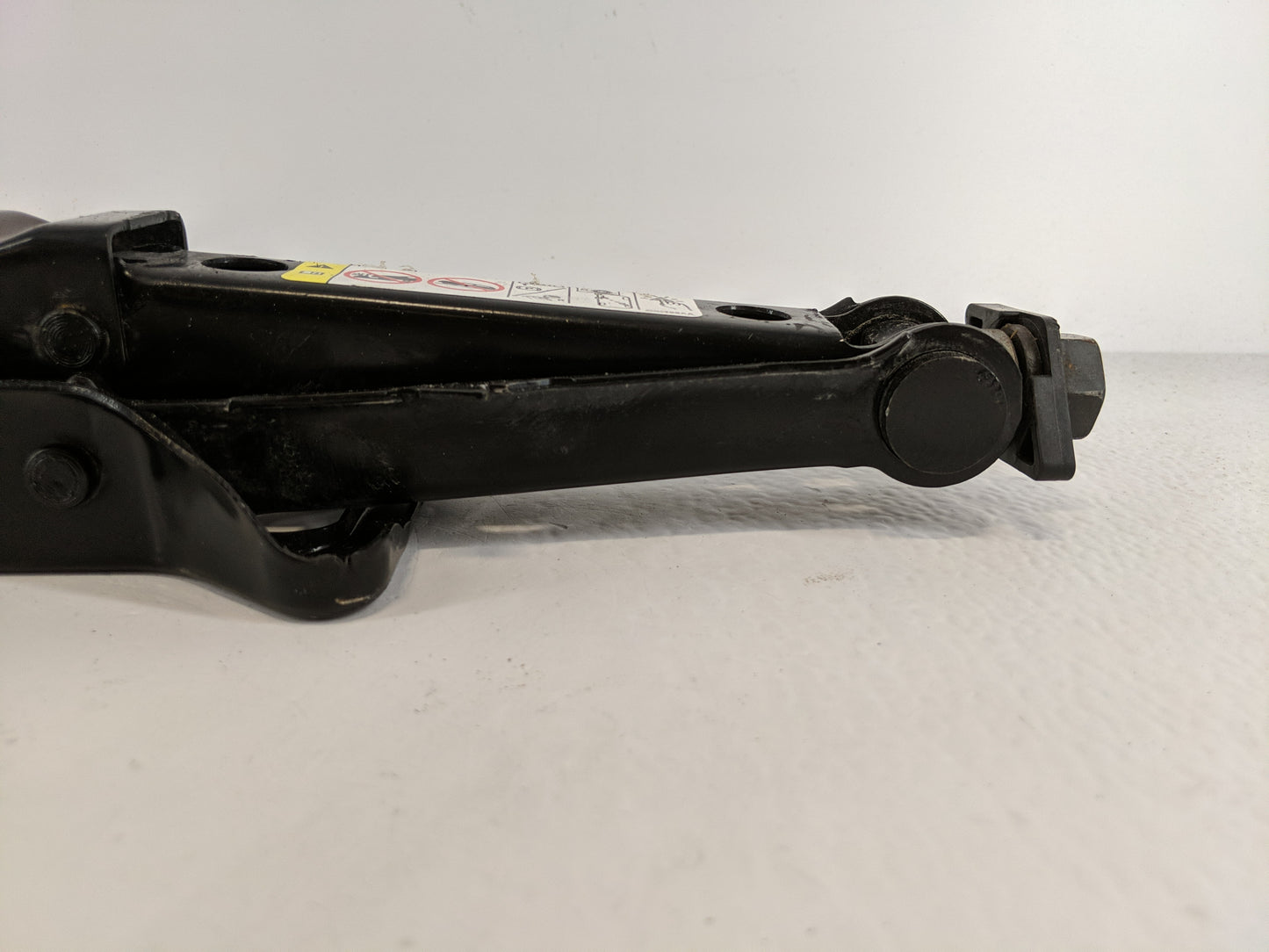 2014 Chrysler 300 Spare Scissor Car Jack - Oemusedautoparts1.com