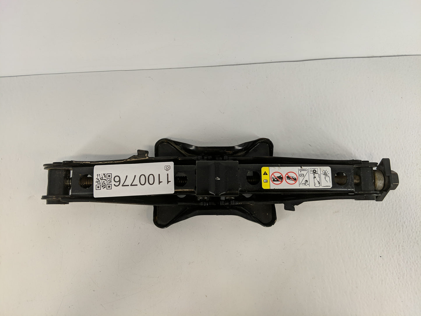 2014 Chrysler 300 Spare Scissor Car Jack - Oemusedautoparts1.com