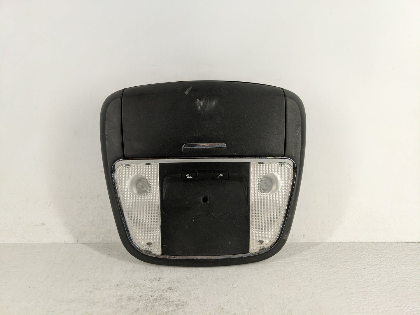 2014 Chrysler 300 Overhead Roof Console - Oemusedautoparts1.com