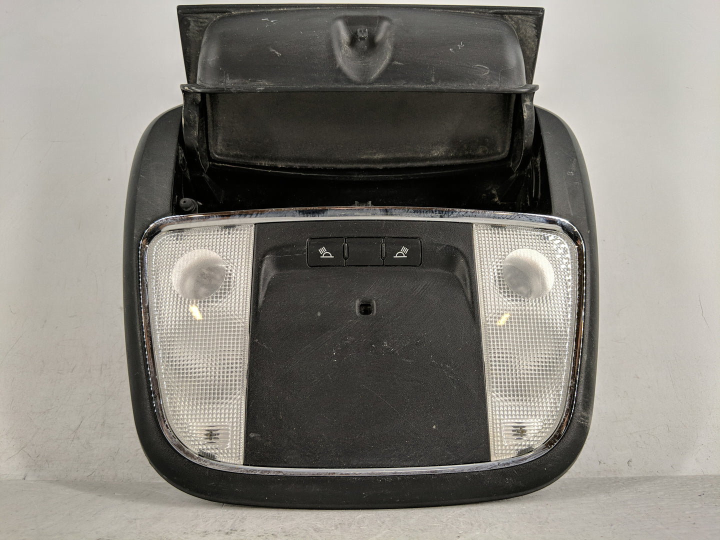 2014 Chrysler 300 Overhead Roof Console - Oemusedautoparts1.com