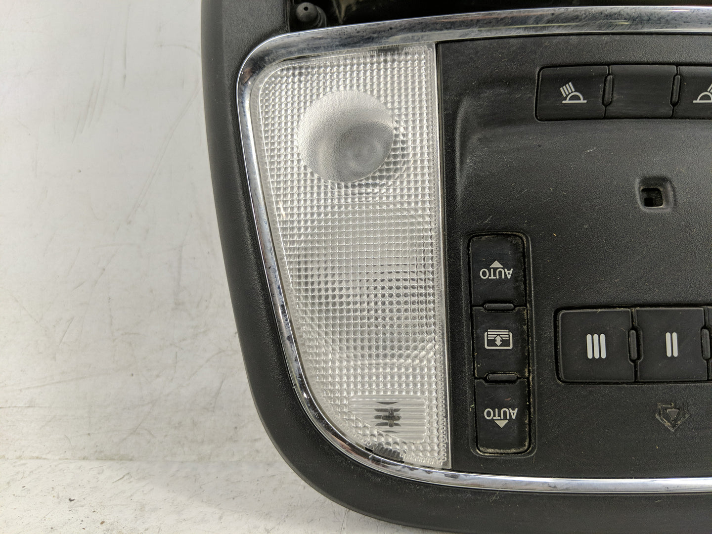 2013-2014 Chrysler 300 Overhead Roof Console 1239498 - Oemusedautoparts1.com