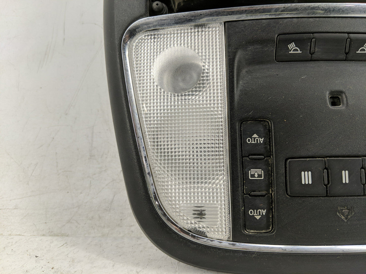 2013-2014 Chrysler 300 Overhead Roof Console 1239498 - Oemusedautoparts1.com