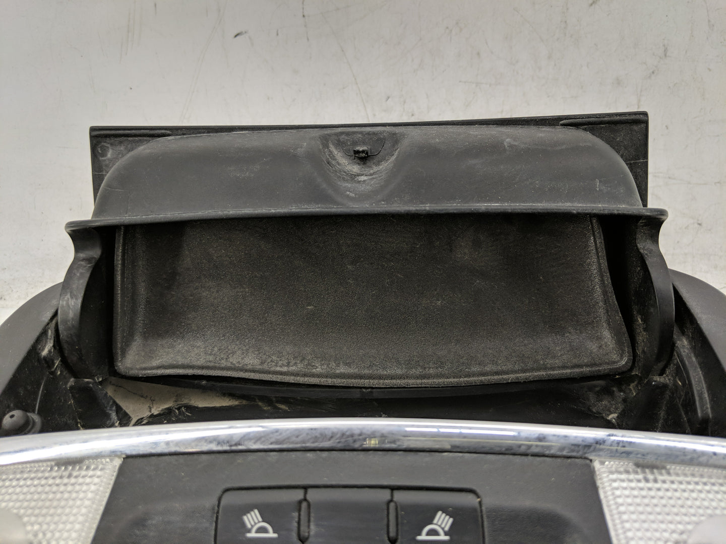 2013-2014 Chrysler 300 Overhead Roof Console 1239498 - Oemusedautoparts1.com