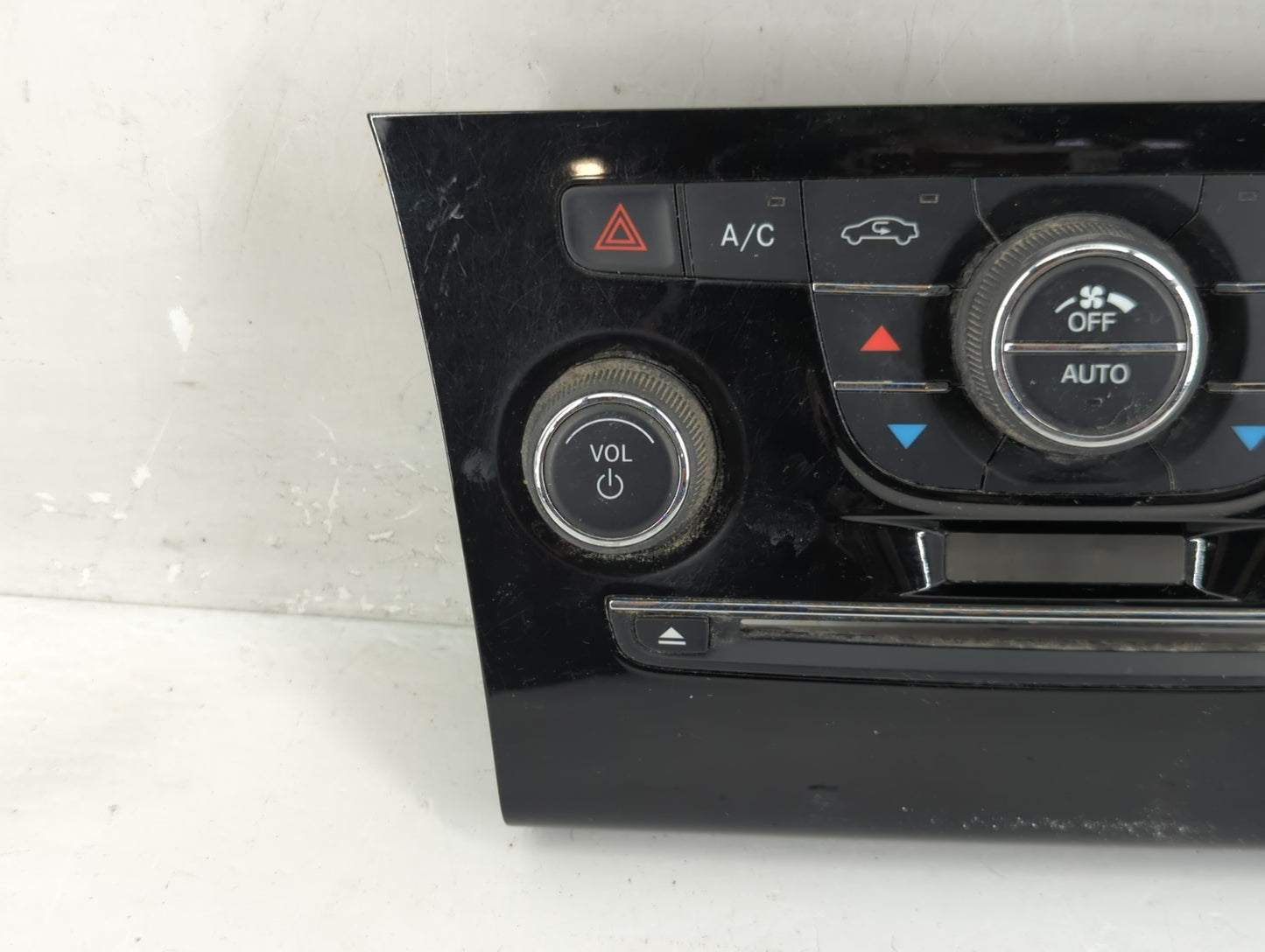 2014 Chrysler 300 Radio Control Panel - Oemusedautoparts1.com