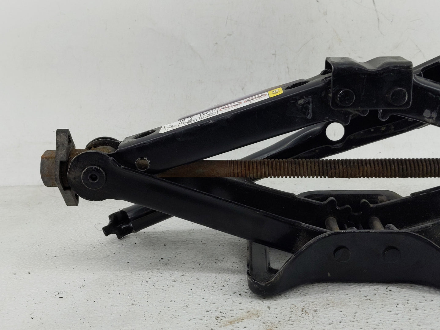 2014 Chrysler 300 Spare Scissor Car Jack - Oemusedautoparts1.com