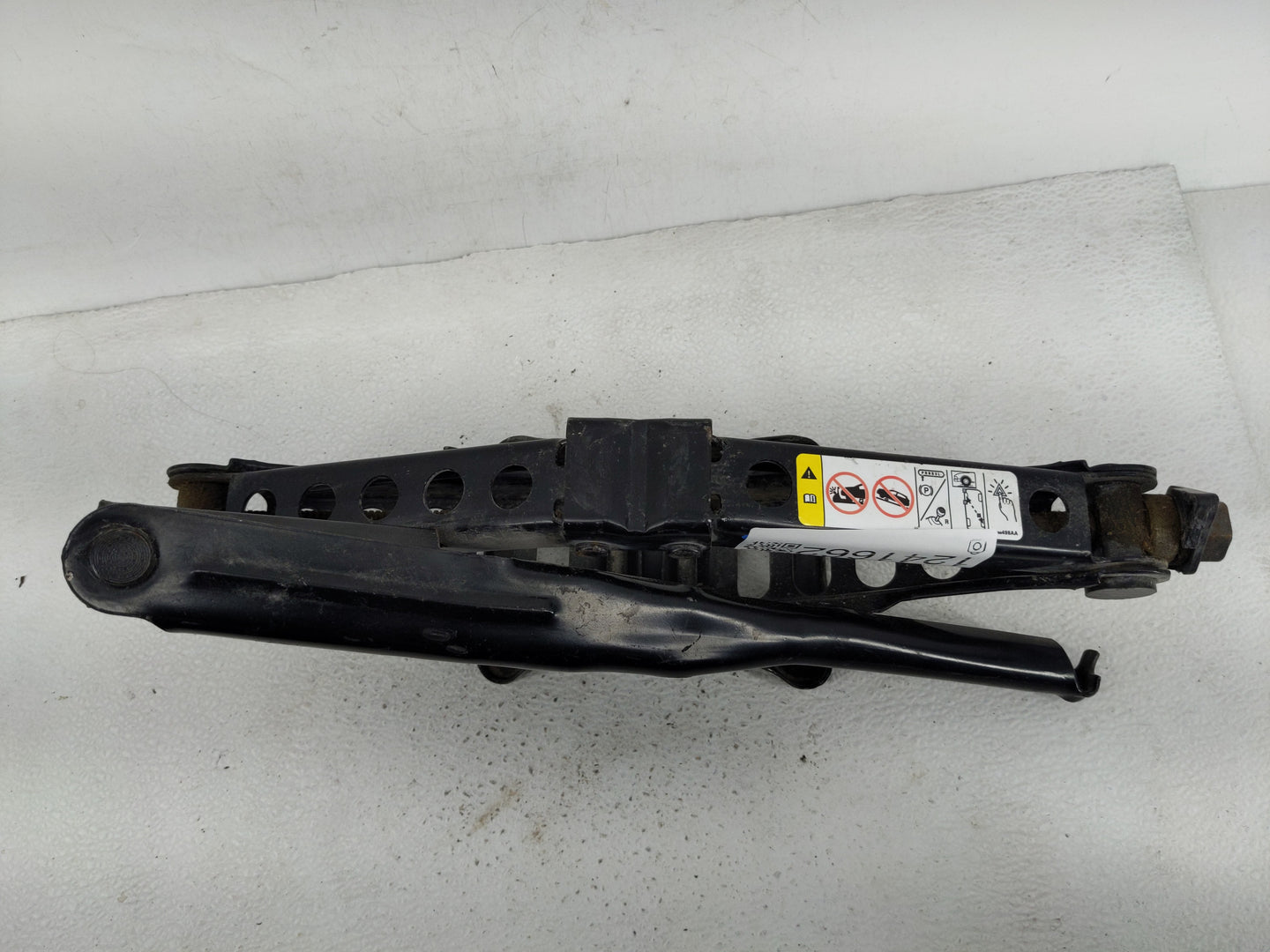 2014 Chrysler 300 Spare Scissor Car Jack - Oemusedautoparts1.com