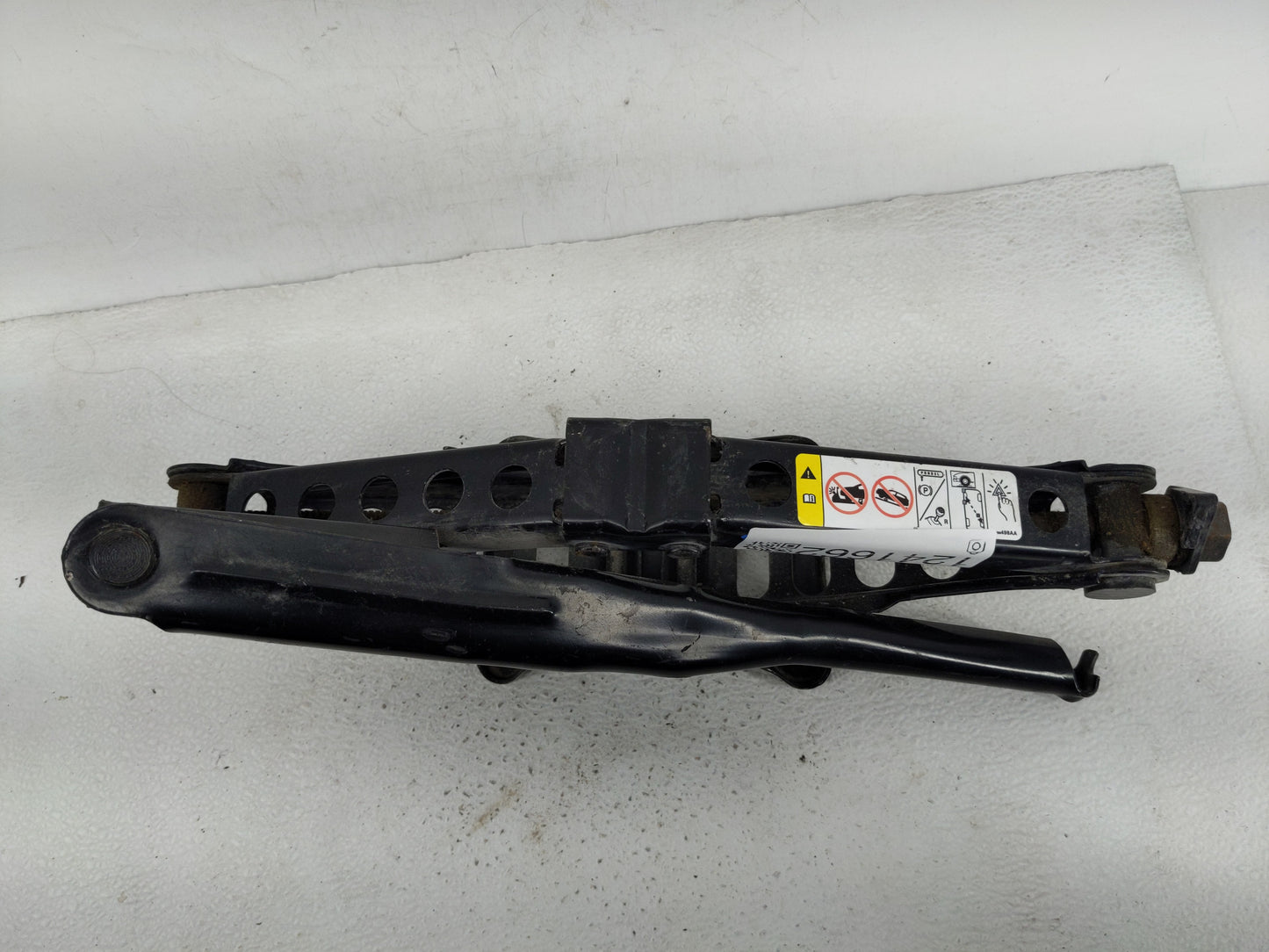 2014 Chrysler 300 Spare Scissor Car Jack - Oemusedautoparts1.com