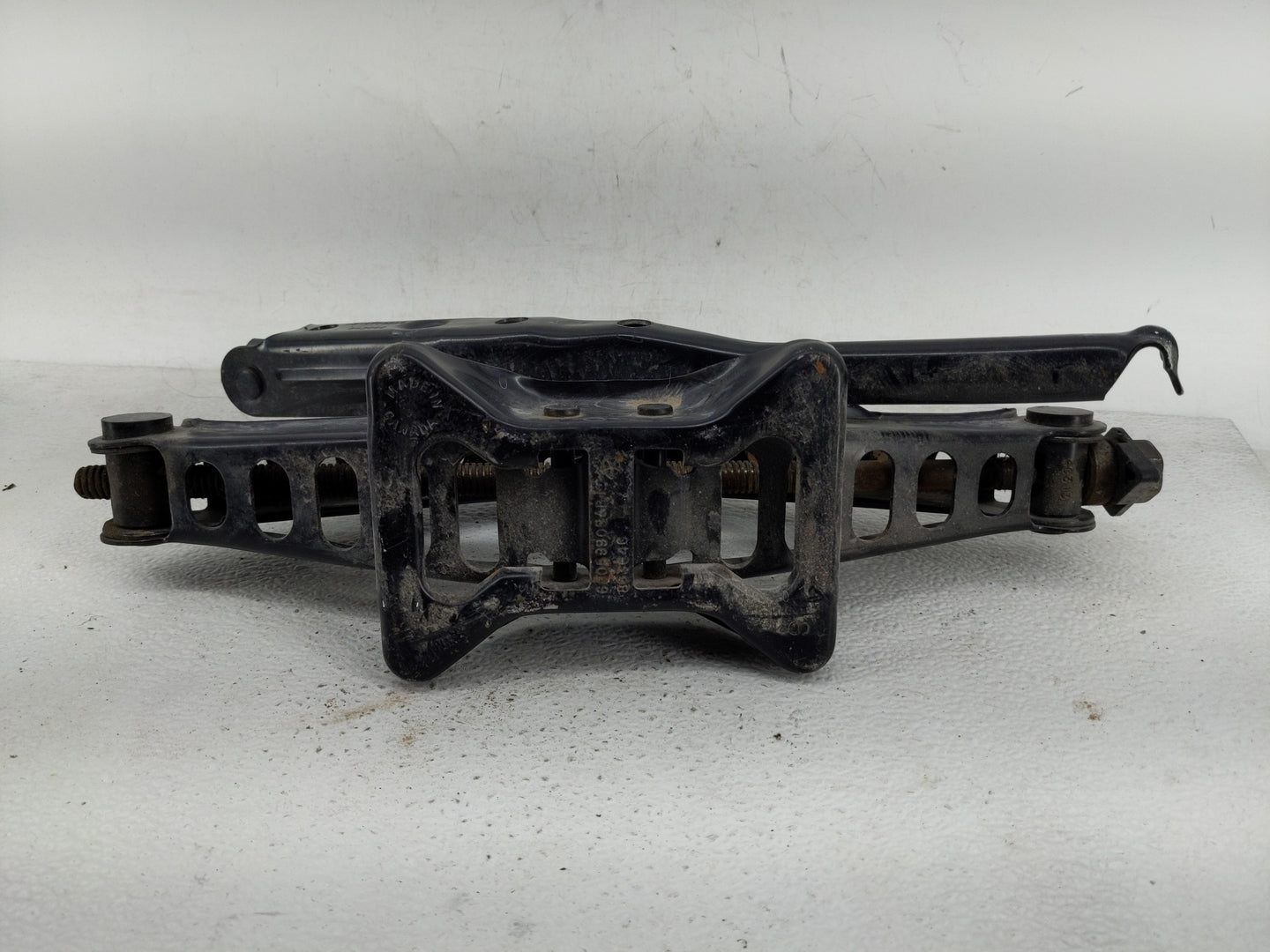 2014 Chrysler 300 Spare Scissor Car Jack - Oemusedautoparts1.com