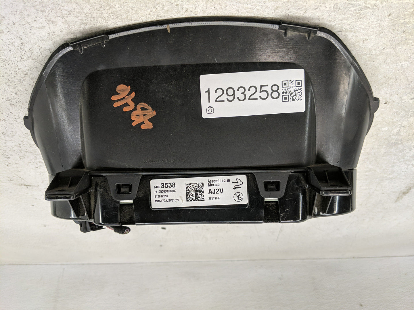 2014 Chrysler 300 Instrument Cluster Speedometer Gauges P/N:84063538 Fits OEM Used Auto Parts - Oemusedautoparts1.com