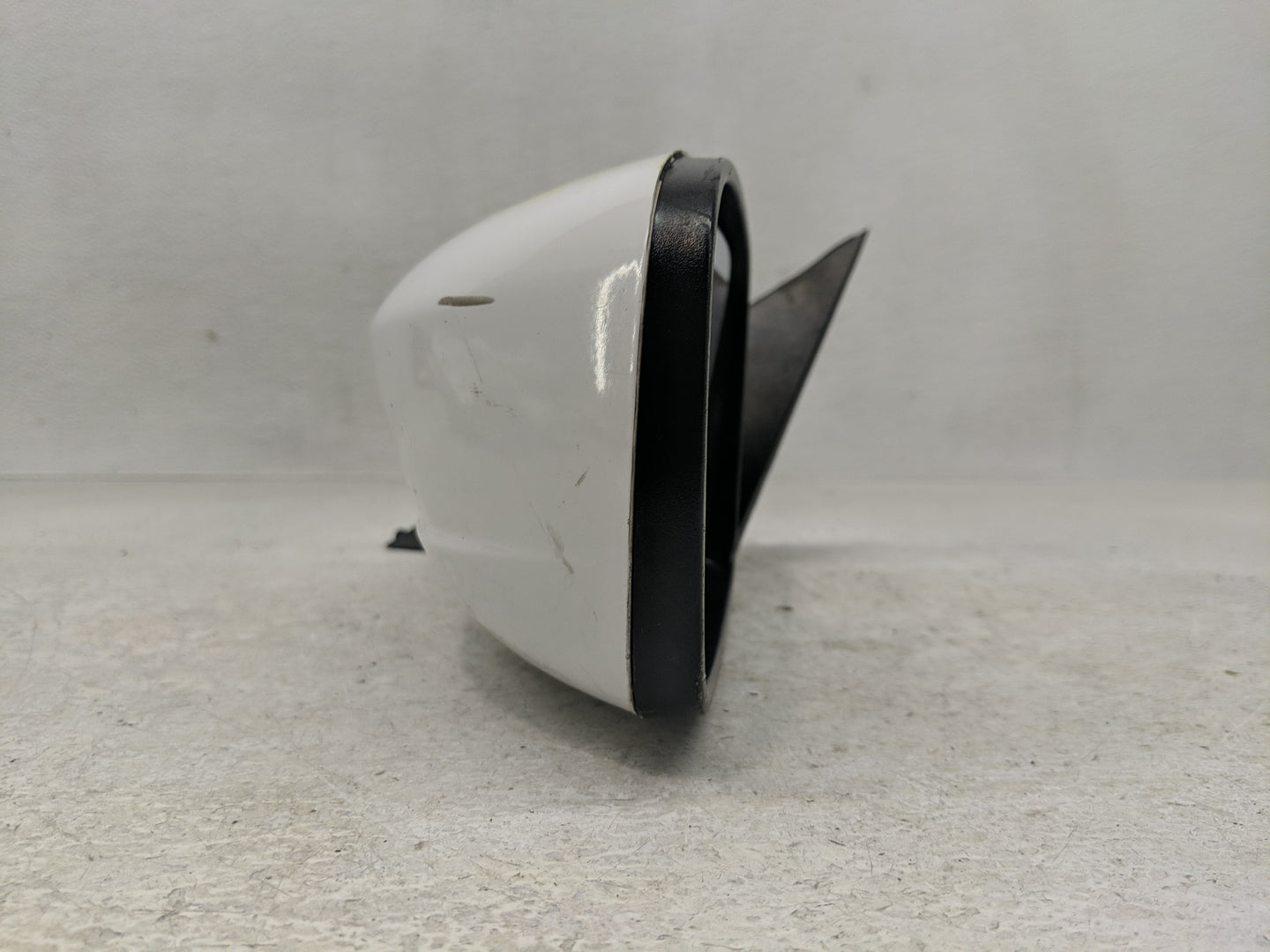 2011-2014 Chrysler 300 Driver Side View Mirror - Left Door Mirror OEM Used - Oemusedautoparts1.com