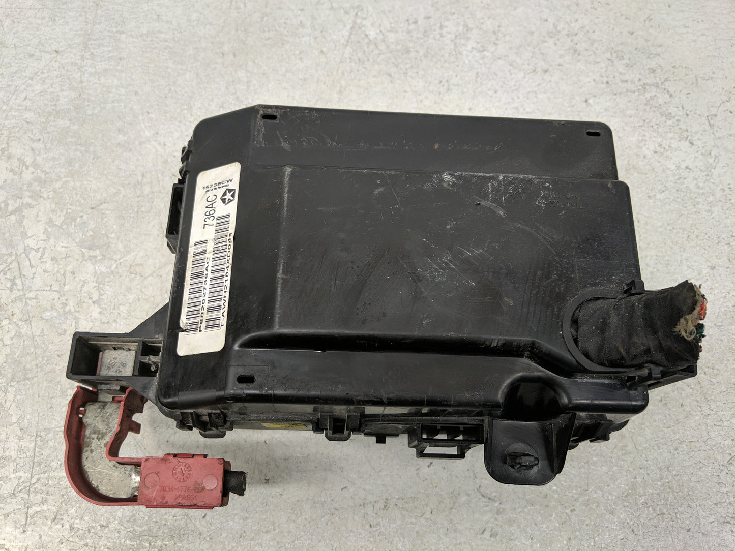 2012-2014 Chrysler 300 Fusebox Fuse Box Panel Relay Module P/N:68202736AC Fits Fits 2012 2013 2014 OEM Used Auto Parts - Oem
