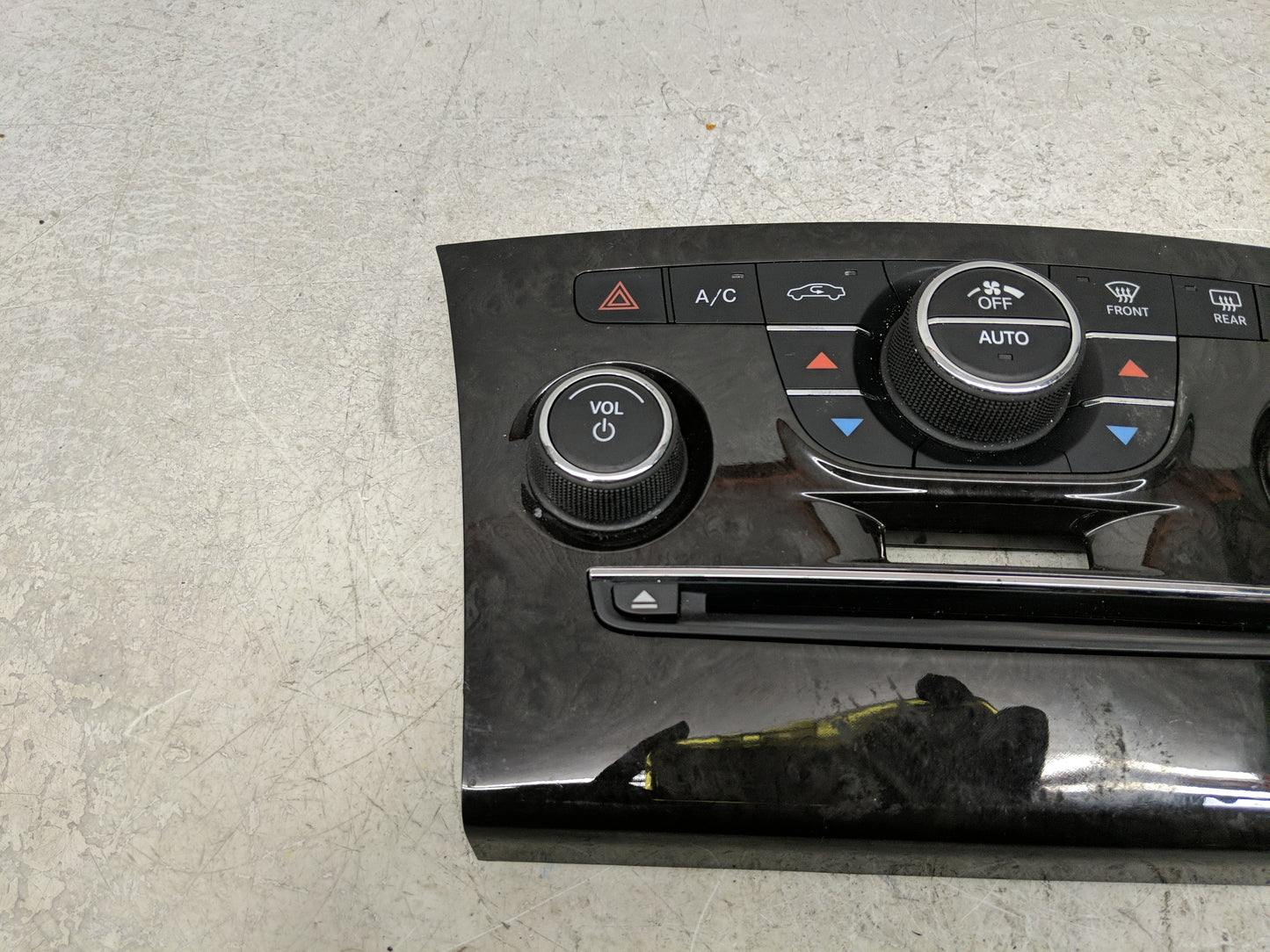 2014 Chrysler 300 Climate Control Module Temperature AC/Heater Replacement P/N:1QH13AAAAC Fits OEM Used Auto Parts - Oemused