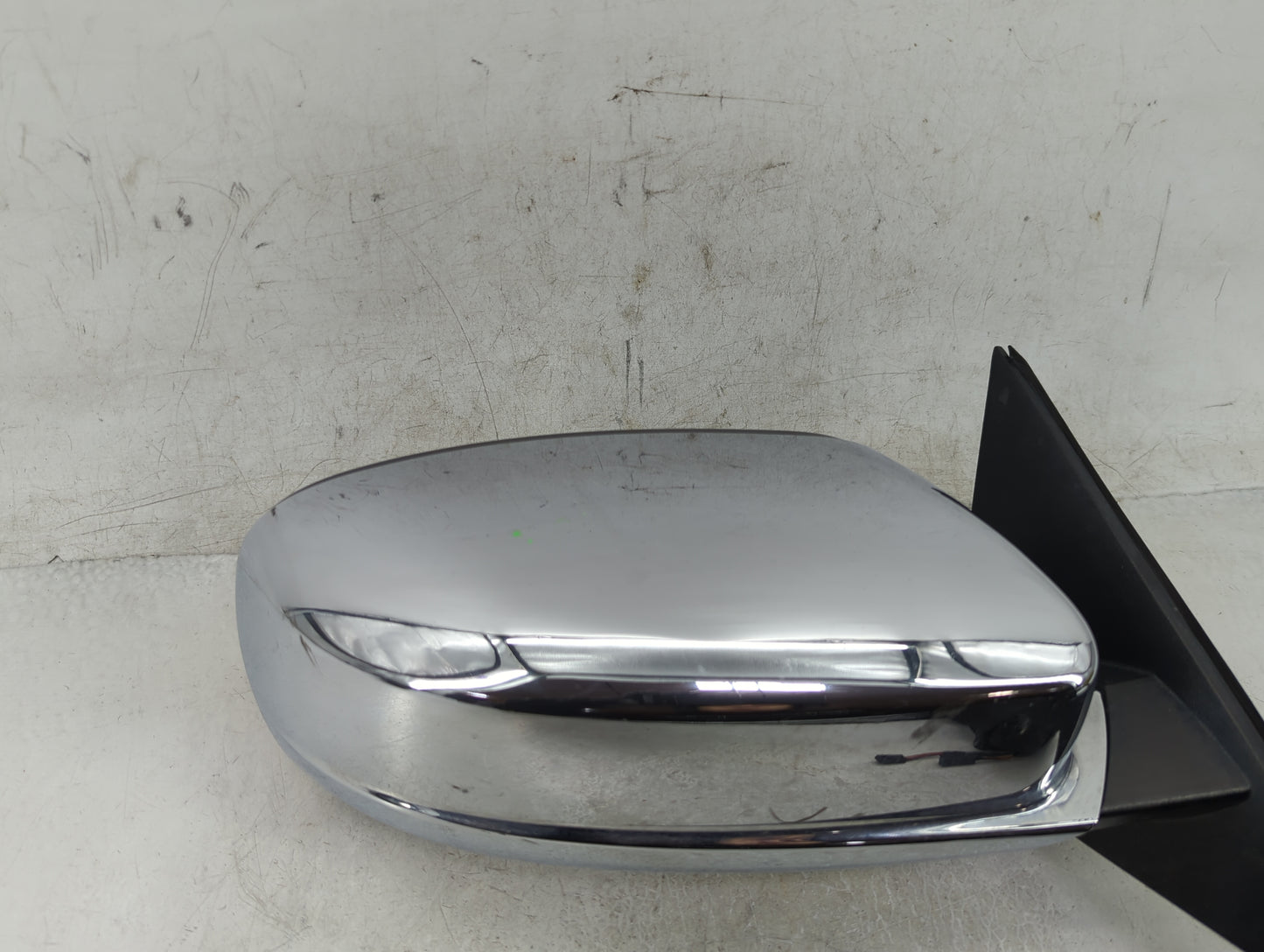 2014 Chrysler 300 Passenger Side View Mirror - Right Door Mirror OEM Used - Oemusedautoparts1.com