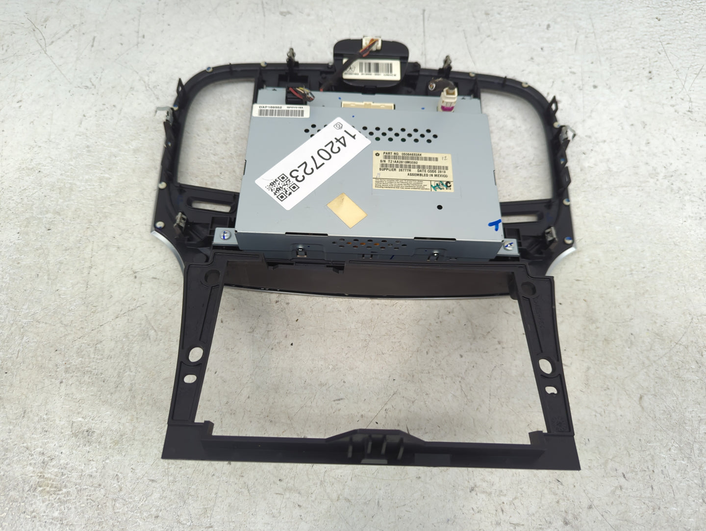 2011-2014 Chrysler 300 Information Display Screen - Oemusedautoparts1.com