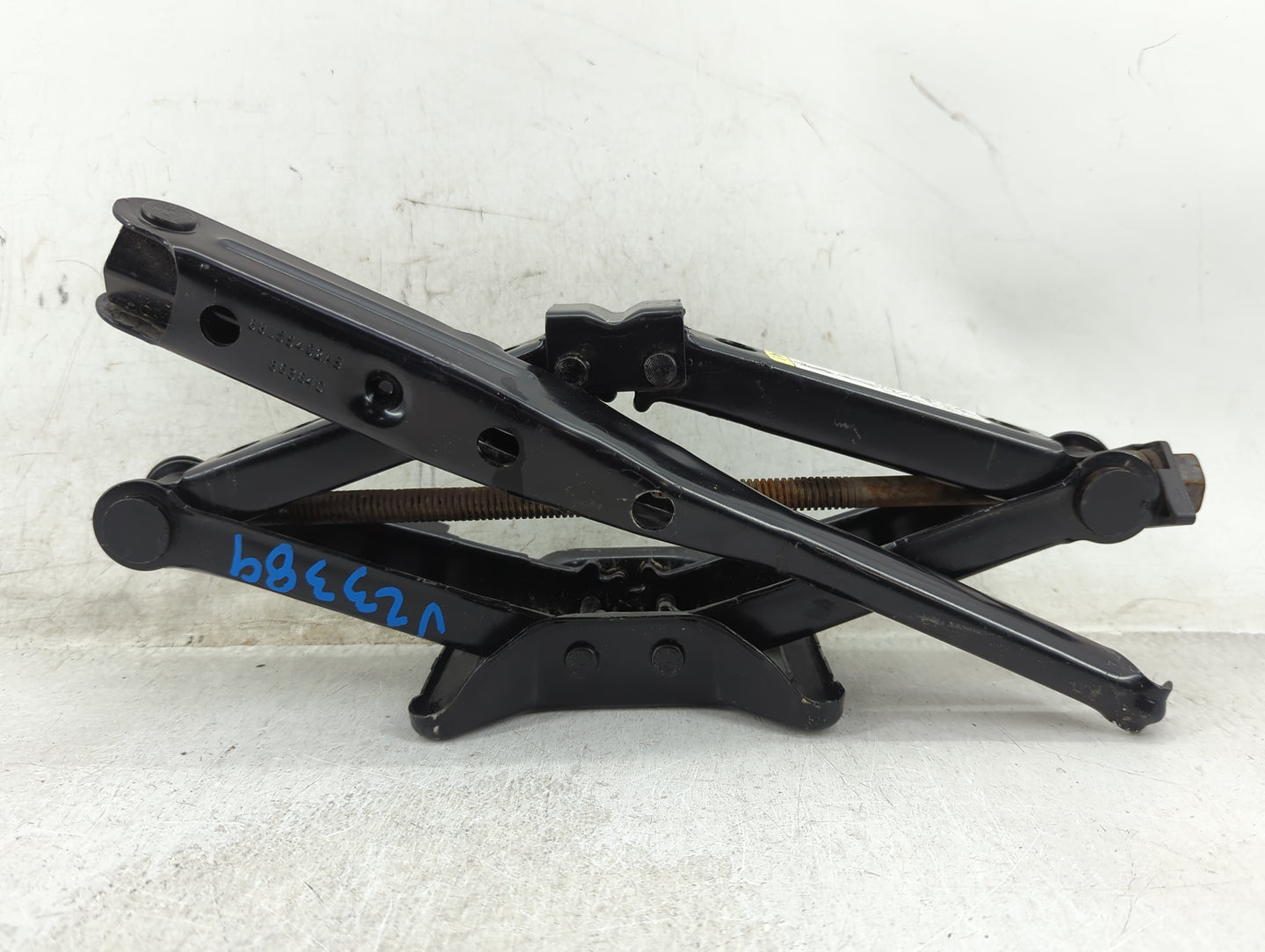 2014 Chrysler 300 Spare Scissor Car Jack - Oemusedautoparts1.com