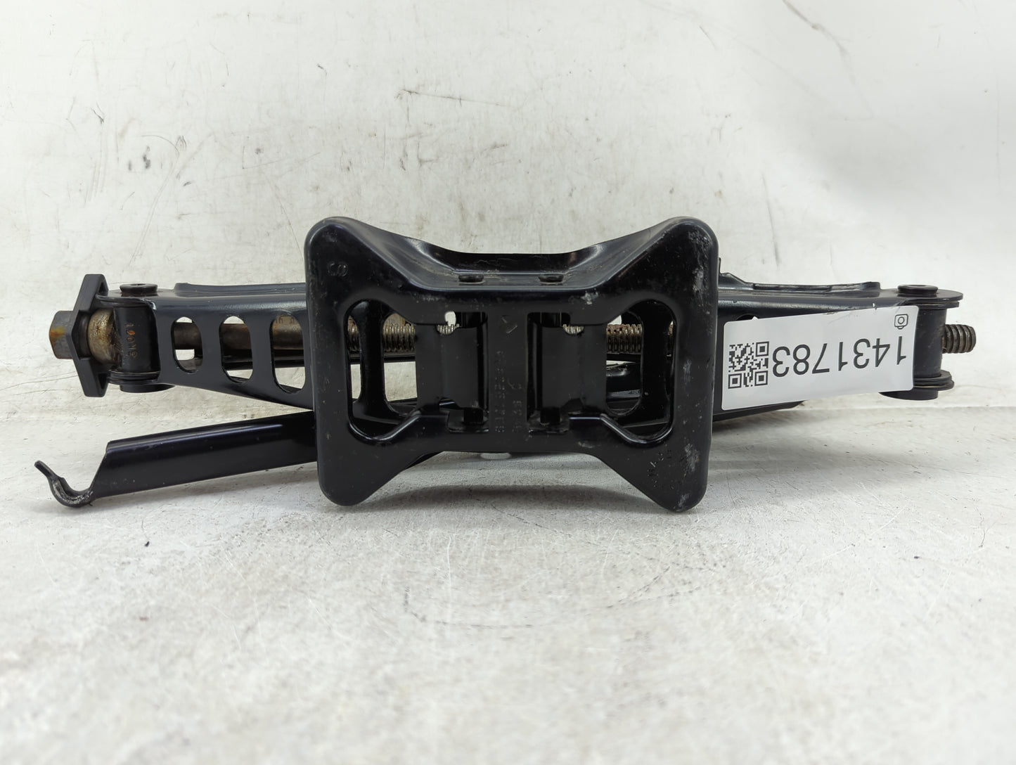 2014 Chrysler 300 Spare Scissor Car Jack - Oemusedautoparts1.com
