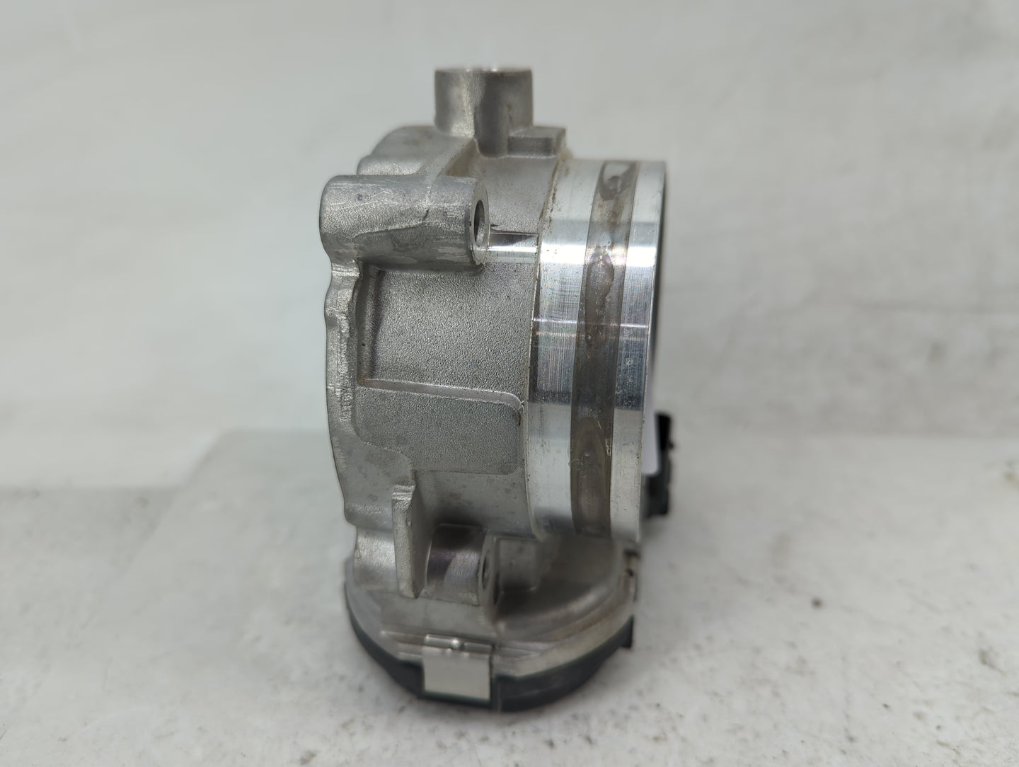 2011-2022 Chrysler 300 Throttle Body P/N:05184349AC 0 280 750 570 Fits OEM Used Auto Parts - Oemusedautoparts1.com