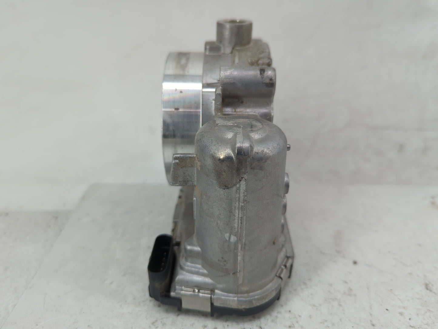 2011-2022 Chrysler 300 Throttle Body P/N:05184349AC 0 280 750 570 Fits OEM Used Auto Parts - Oemusedautoparts1.com