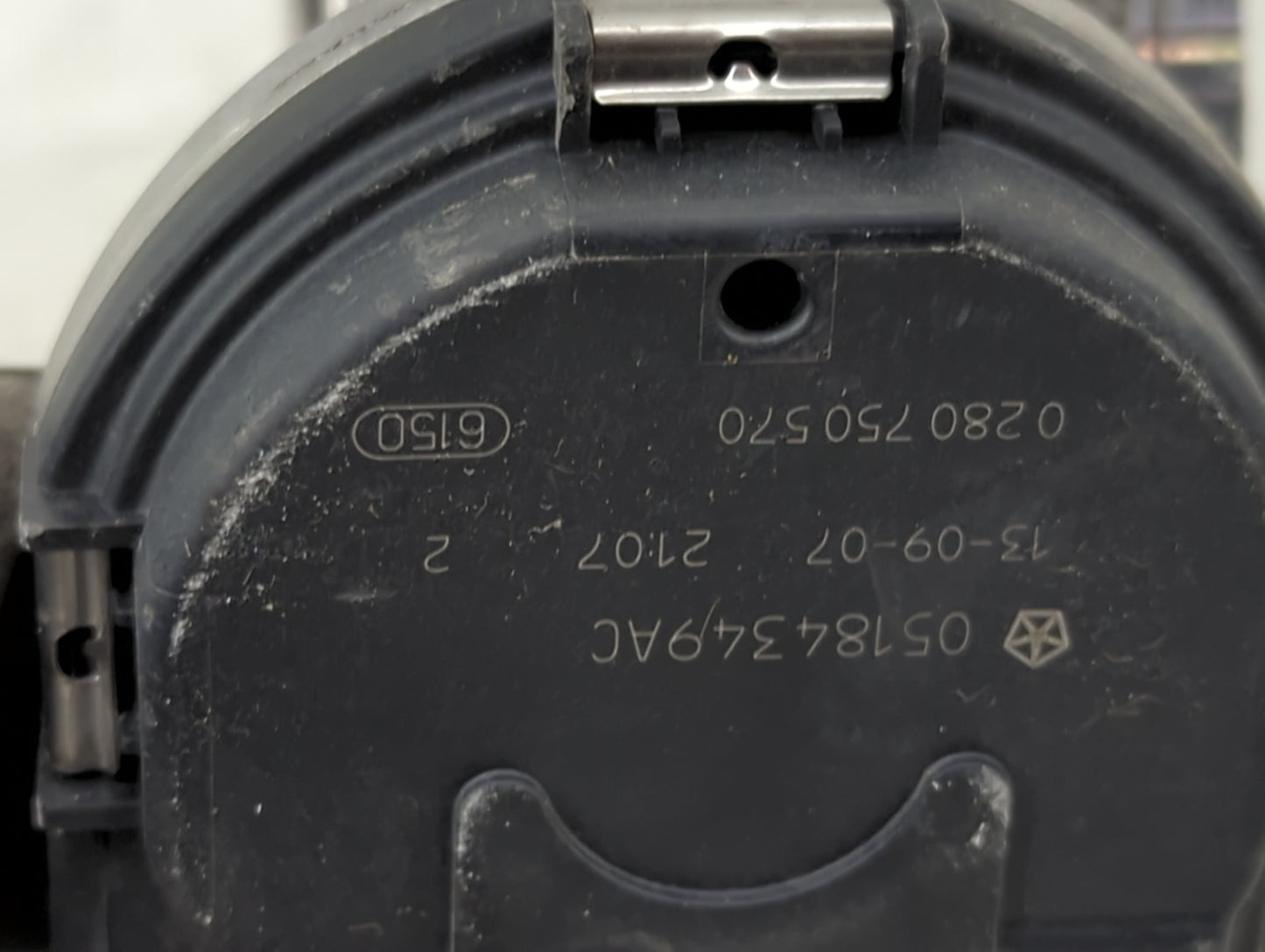2011-2022 Chrysler 300 Throttle Body P/N:05184349AC 0 280 750 570 Fits OEM Used Auto Parts - Oemusedautoparts1.com