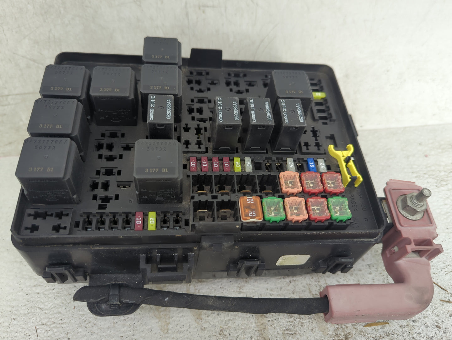 2012-2014 Chrysler 300 Fusebox Fuse Box Panel Relay Module P/N:68202733AB 04727370AA, 05269988AA Fits Fits 2012 2013 2014 OE