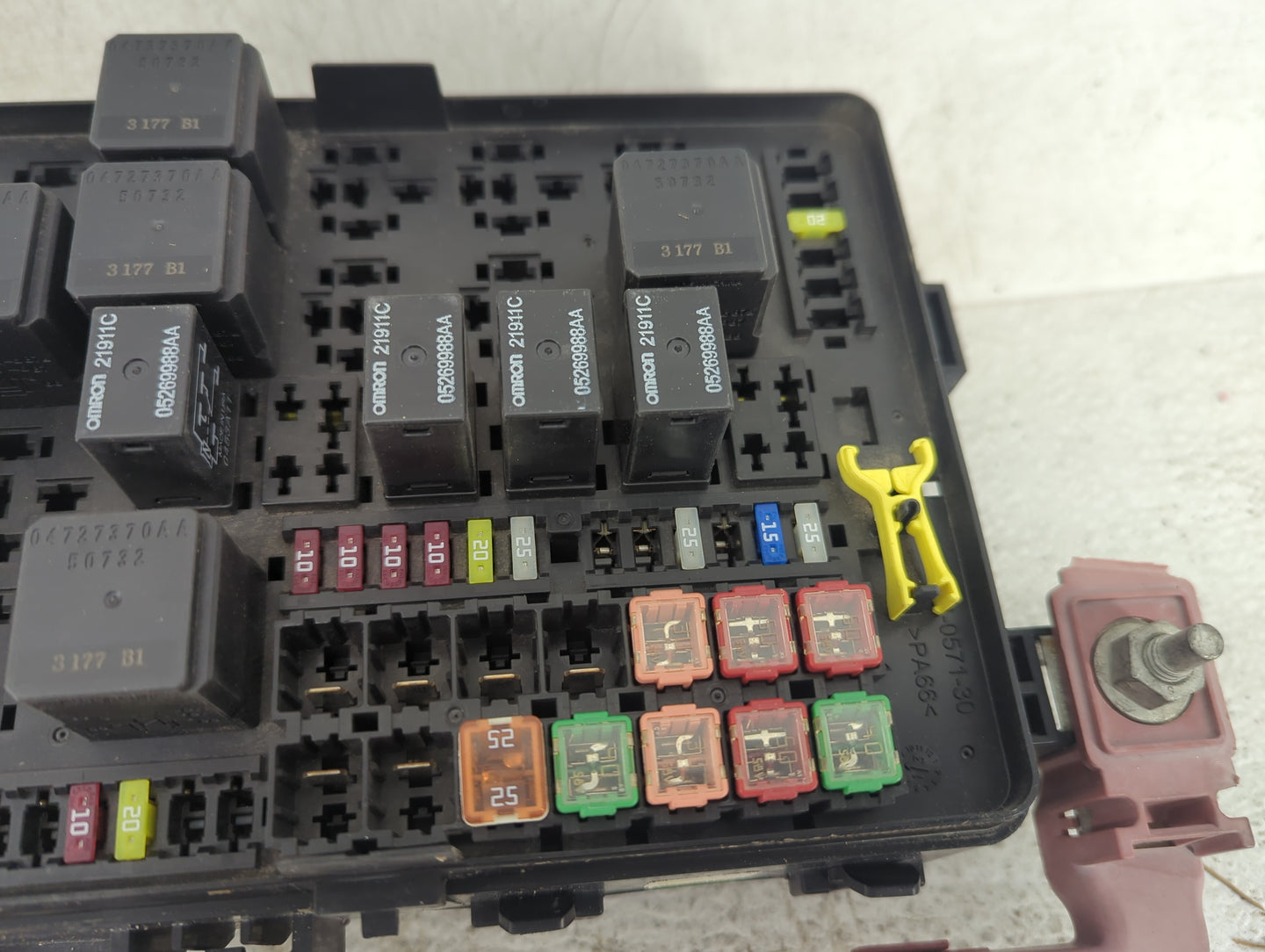 2012-2014 Chrysler 300 Fusebox Fuse Box Panel Relay Module P/N:68202733AB 04727370AA, 05269988AA Fits Fits 2012 2013 2014 OE