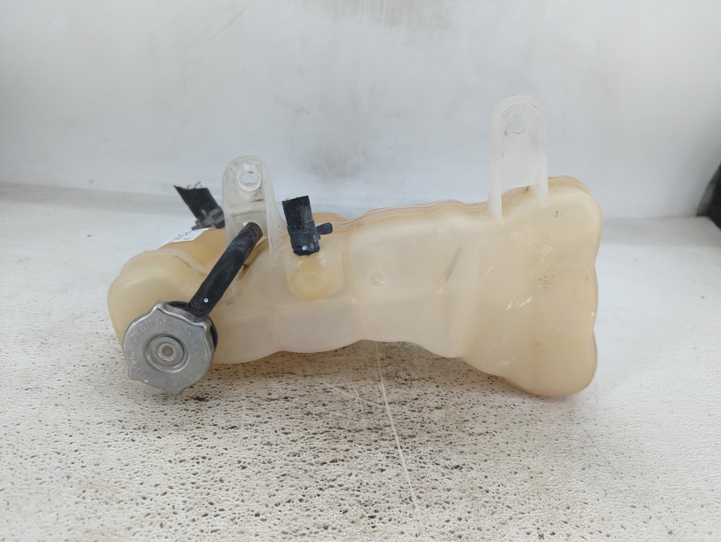 2011-2022 Chrysler 300 Radiator Coolant Overflow Expansion Tank Bottle 1432600 - Oemusedautoparts1.com