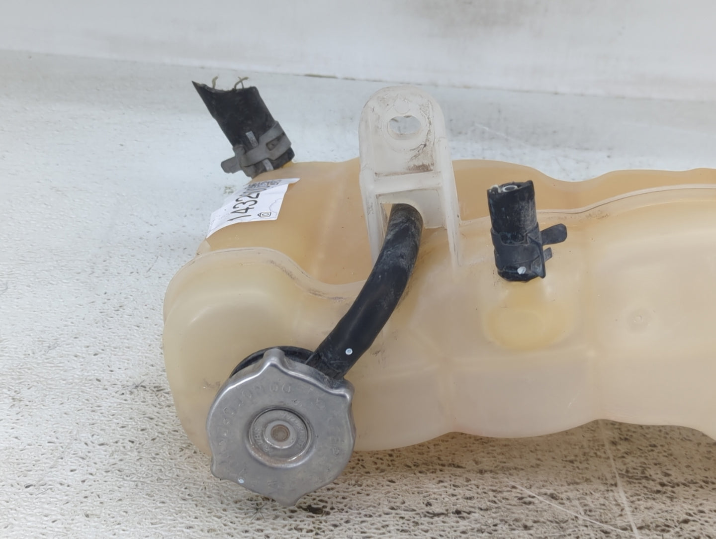2011-2022 Chrysler 300 Radiator Coolant Overflow Expansion Tank Bottle 1432600 - Oemusedautoparts1.com