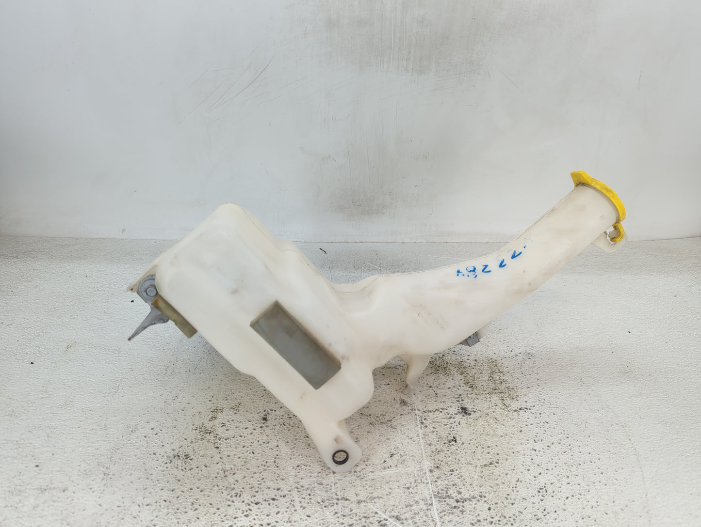 2011-2022 Chrysler 300 Windshield Washer Fluid Reservoir Bottle Oem - Oemusedautoparts1.com