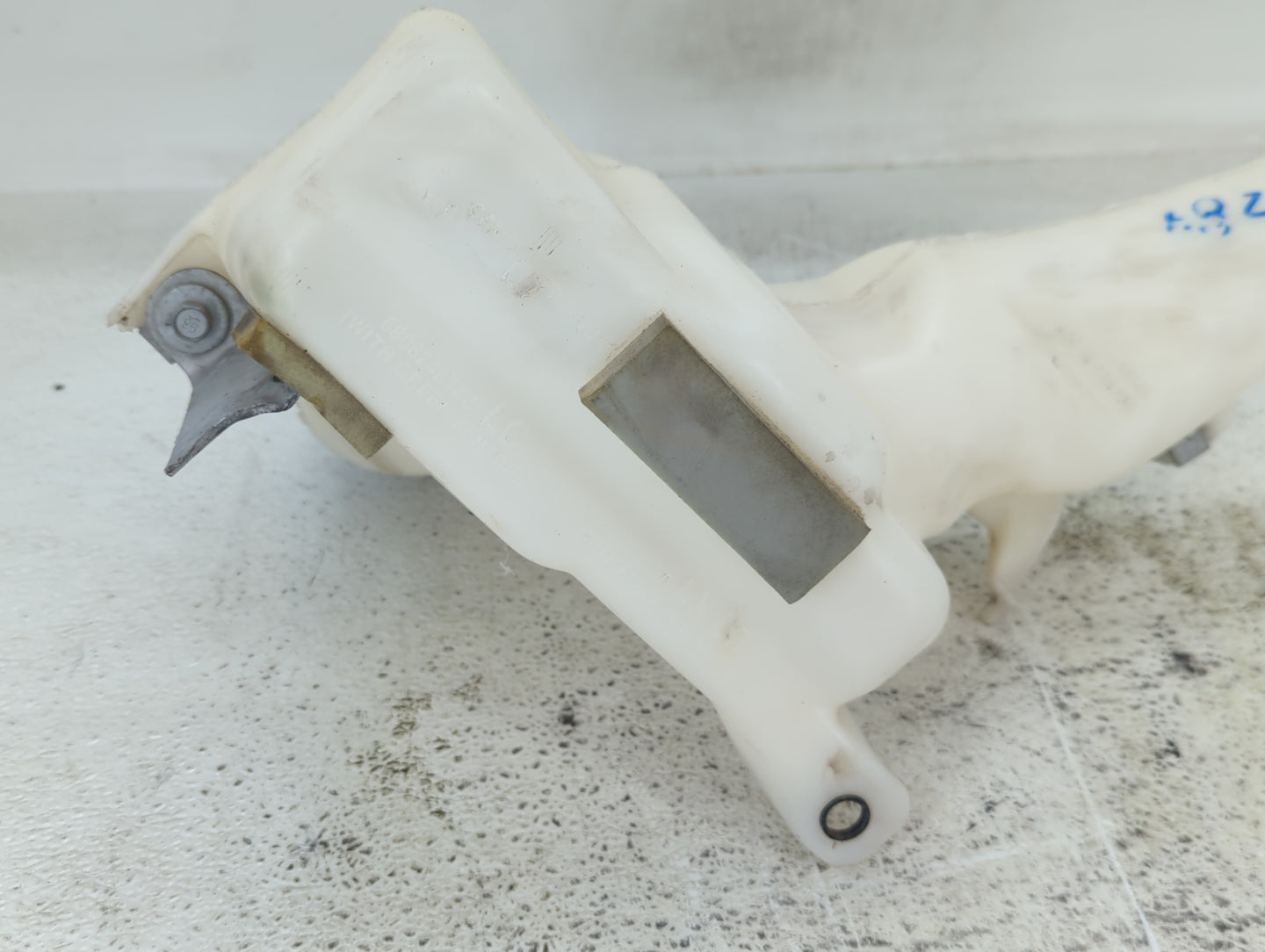 2011-2022 Chrysler 300 Windshield Washer Fluid Reservoir Bottle Oem - Oemusedautoparts1.com